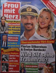 FRAU MIT HERZ