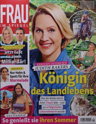 FRAU IM SPIEGEL