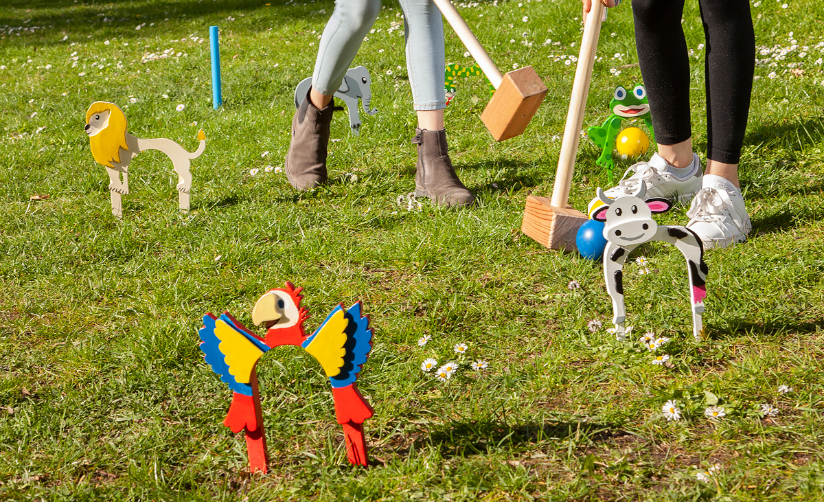 Krocketspiel mit bunten Tierfiguren